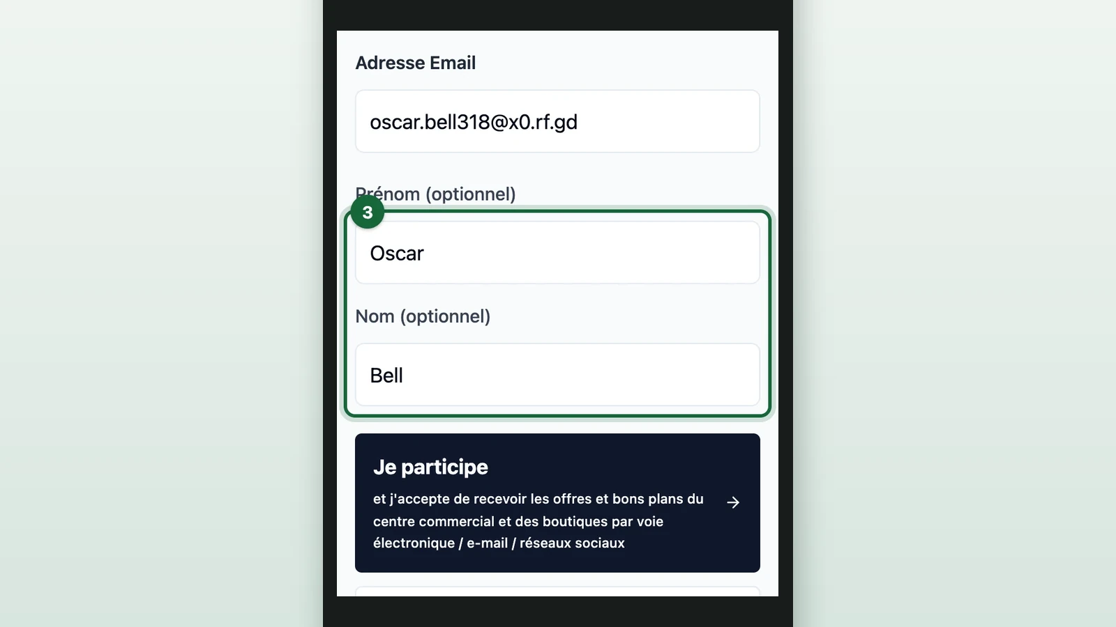 Informations du Participant with the first and last name fields highlighted on a phone