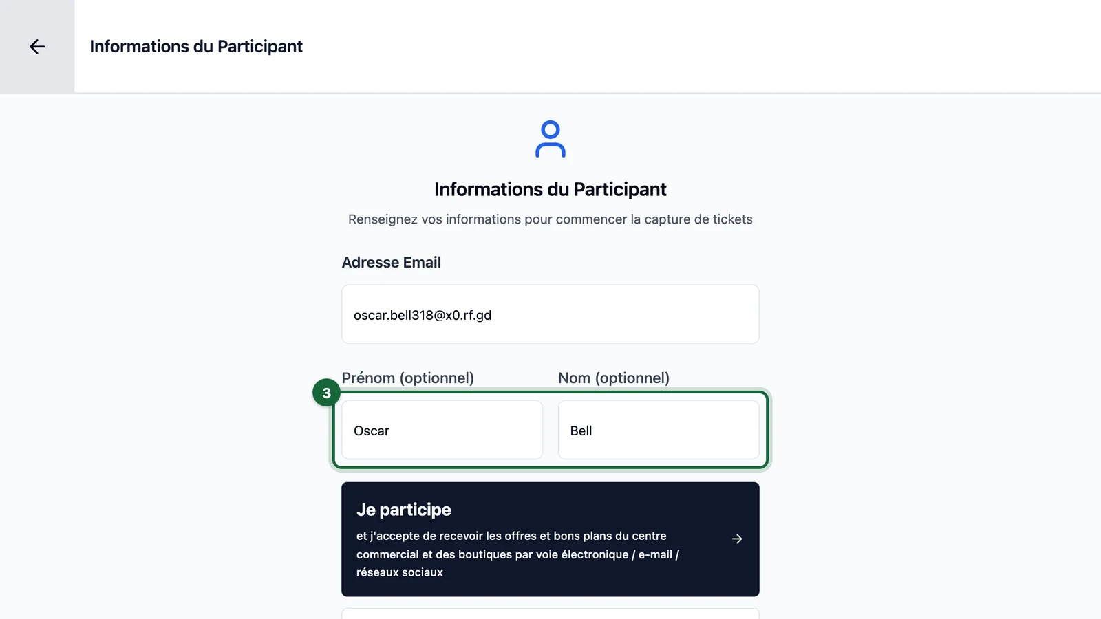 Informations du Participant with the first and last name fields highlighted on a tablet